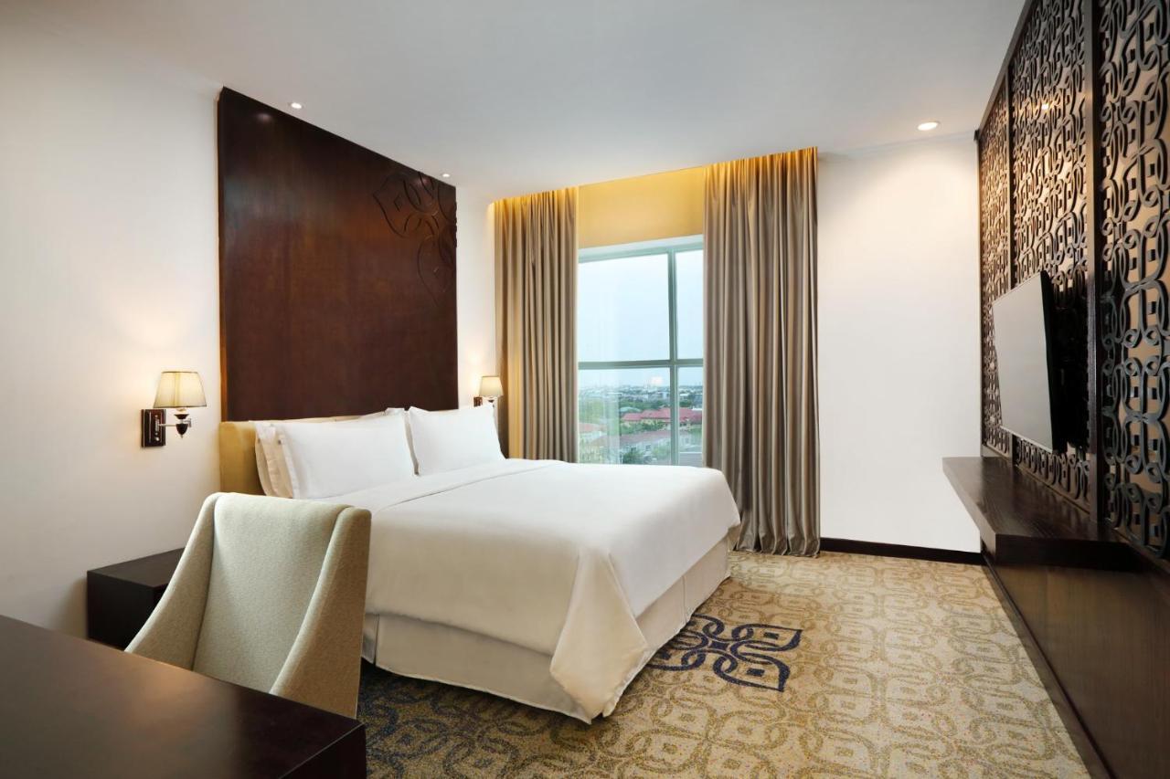 Four Points By Sheraton Makassar Buitenkant foto