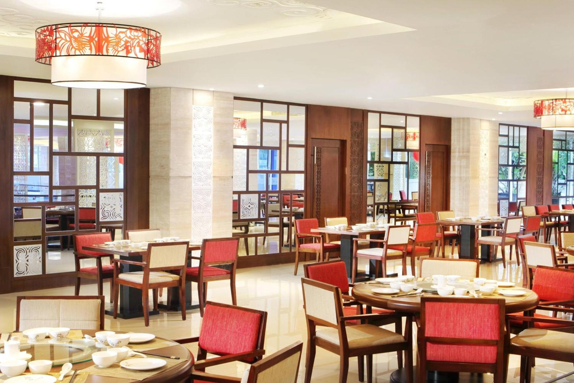 Four Points By Sheraton Makassar Buitenkant foto