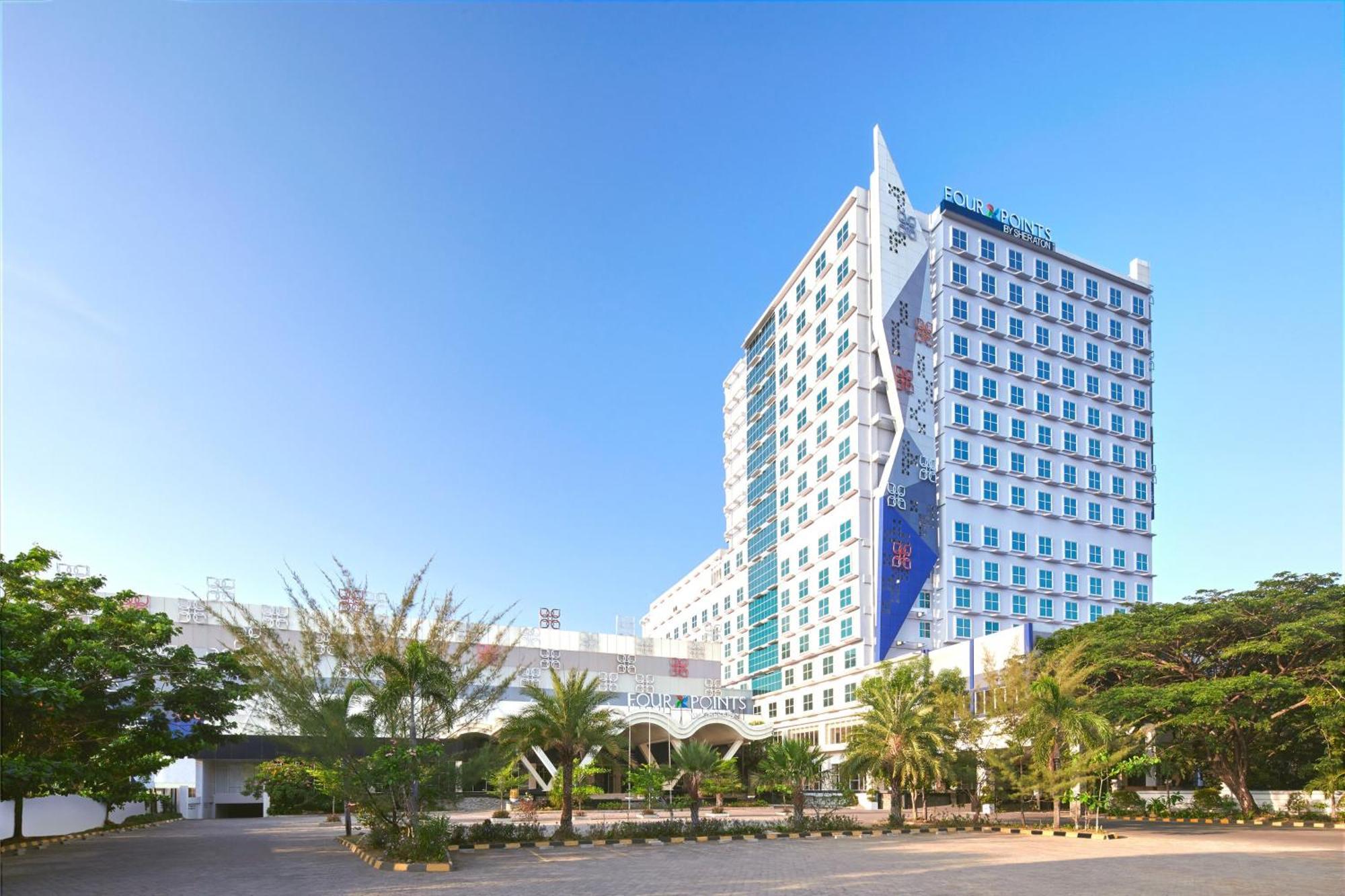 Four Points By Sheraton Makassar Buitenkant foto