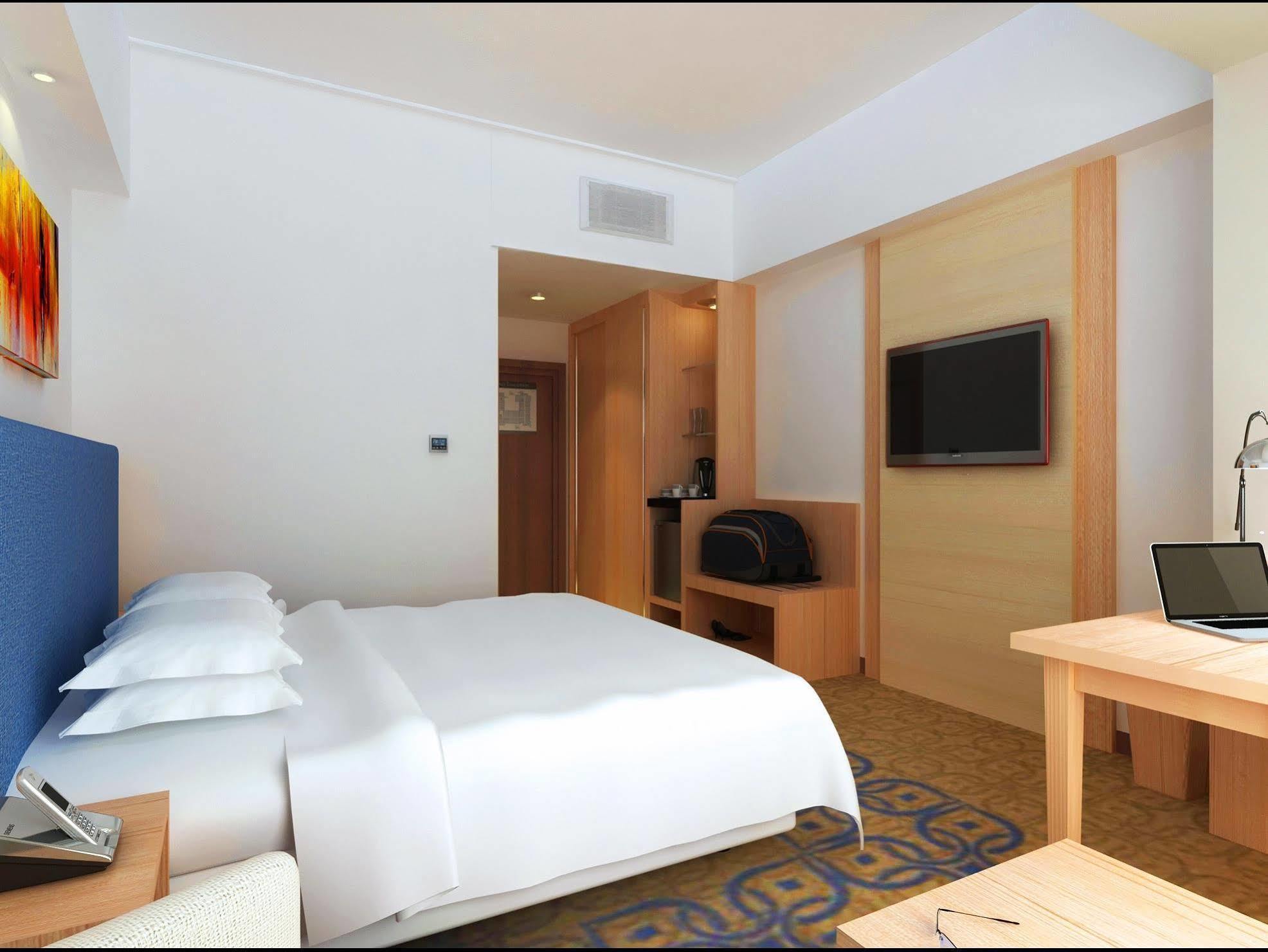 Four Points By Sheraton Makassar Buitenkant foto